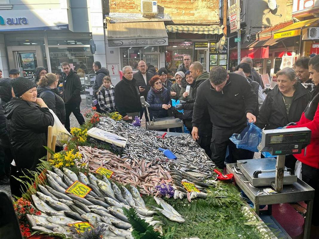 Kilosu bir günde 300 TL'den 100 TL'ye düşünce kasa kasa satıldı! O kentte bolluk yaşanıyor 7